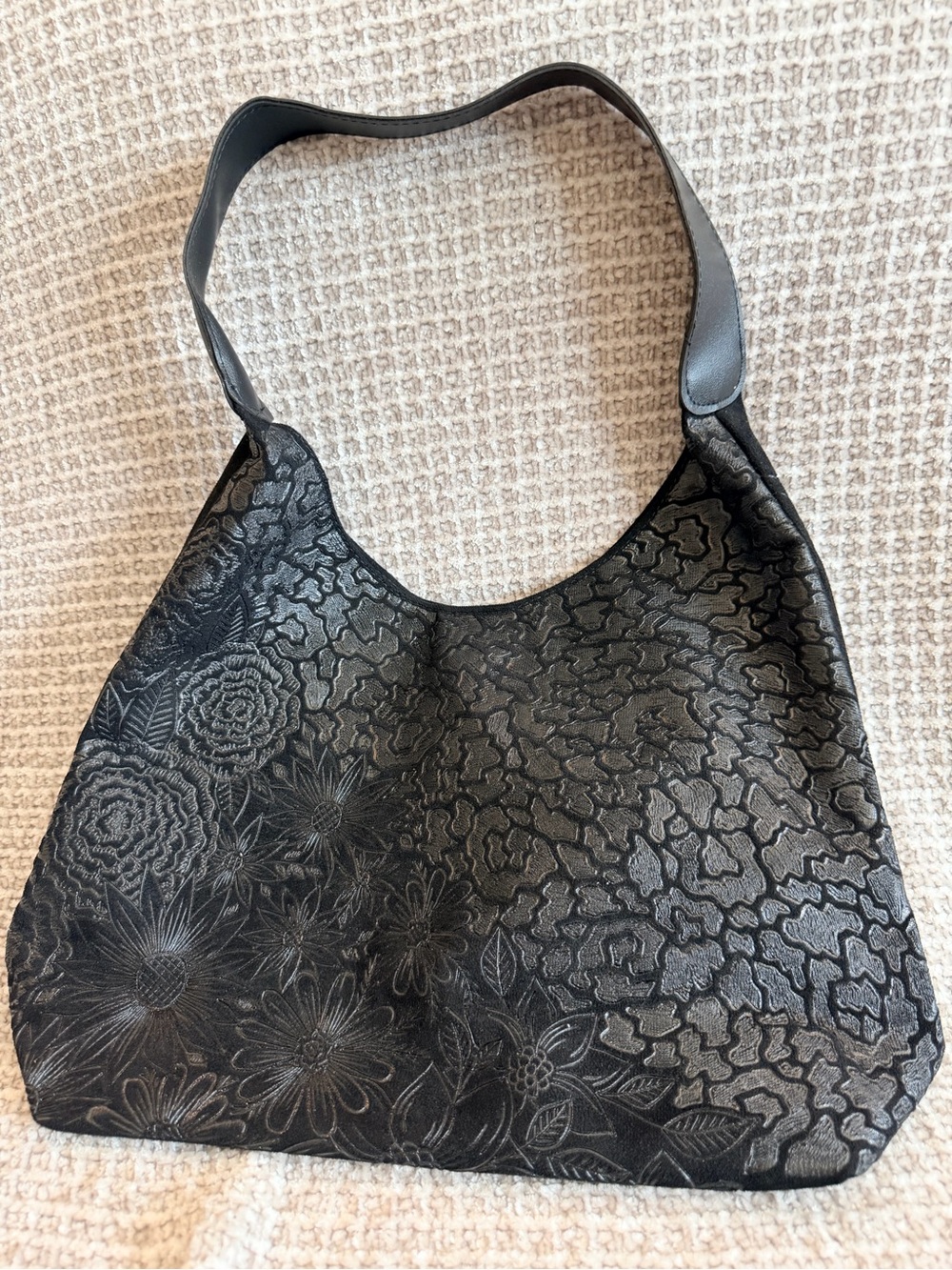 Elegant Black Floral-Embossed Women's Shoulder Bag